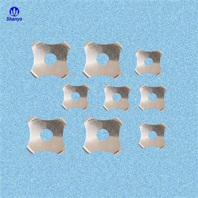Kwa-Dome metal ki gen fòm: eleman esansyèl tactile ki bay entèraksyon lakay e...